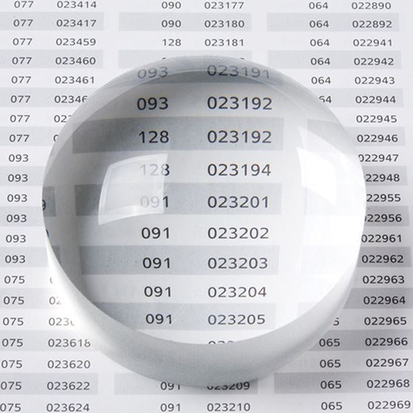 תמונה של קוביית זכוכית מגדלת סיגנט