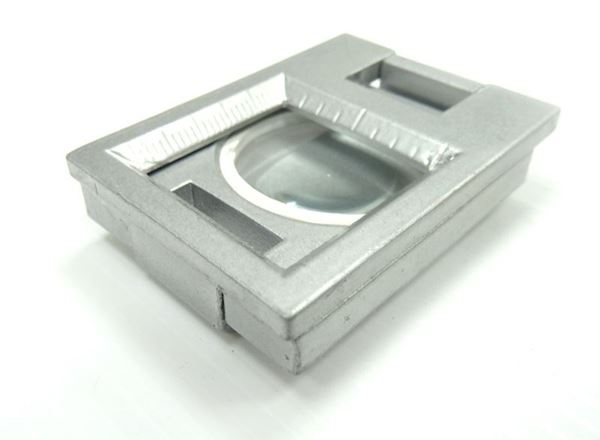 תמונה של זכוכית מגדלת מתקפלת X10 גדולה