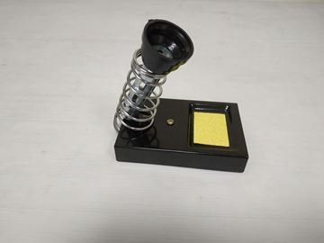 תמונה של סטנד/ מעמד קפיצי למלחם + ספוג לניקוי ראשי המלחם