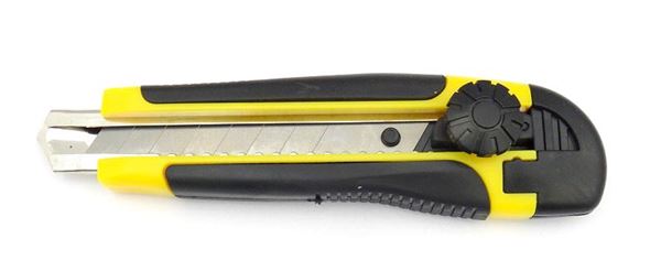 Picture of סכין יפני רחב ציפוי גומי כפתור 